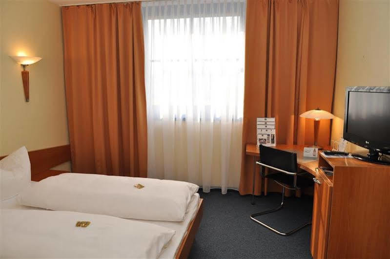 Transmar Travel Hotel Bindlach Exterior foto